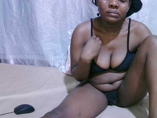 sexy-bbae's BongaCams show and profile