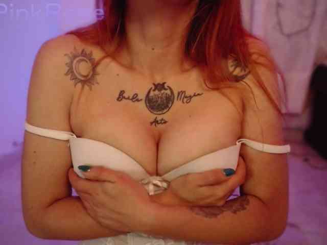 LiaPinkRose webcam