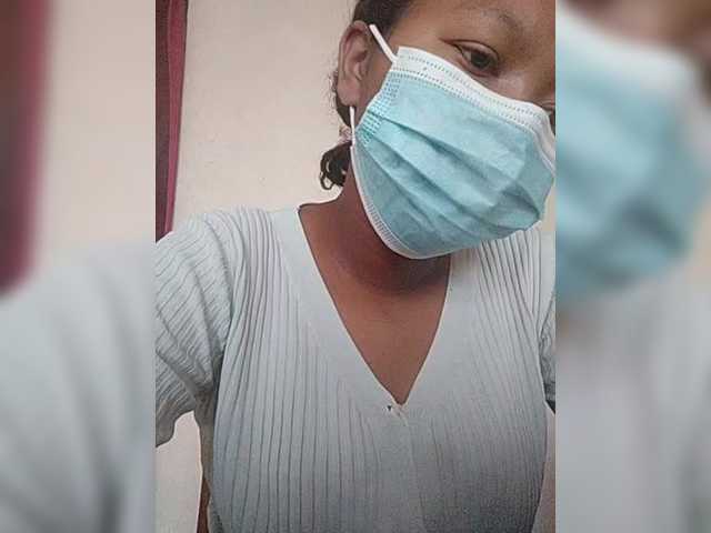 Mamikely webcam bongacams model stream image