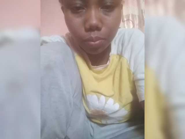 Mamikely webcam bongacams model stream image