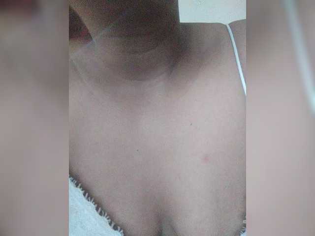 Mamikely, une amatrice française avec qui discuter et avoir du sexe