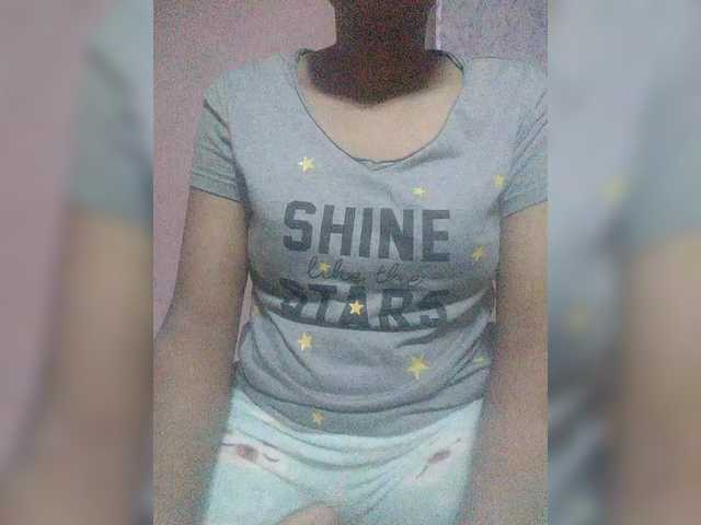 Mamikely webcam bongacams model stream image