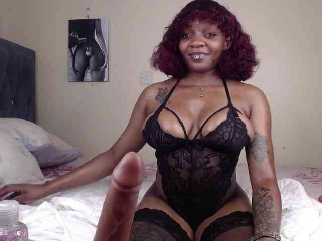 Miss-Kiiki webcam