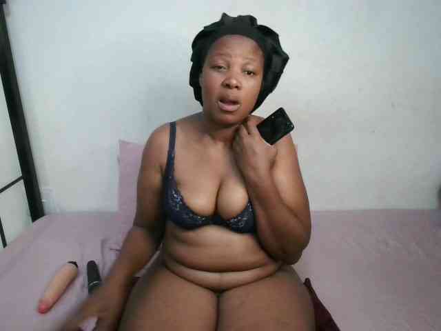 Hotqueenxxx webcam