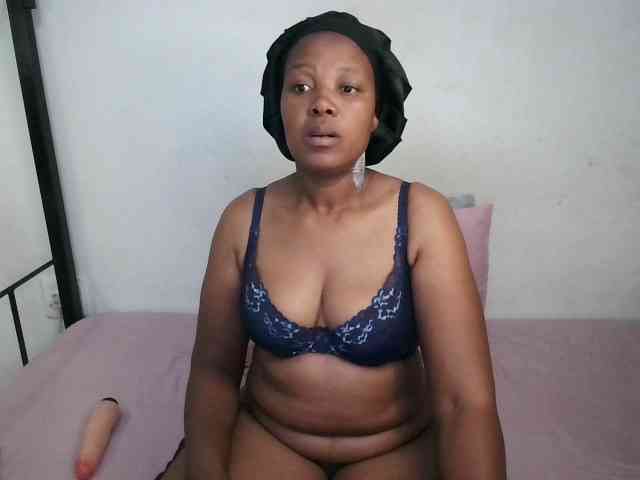 Hotqueenxxx webcam