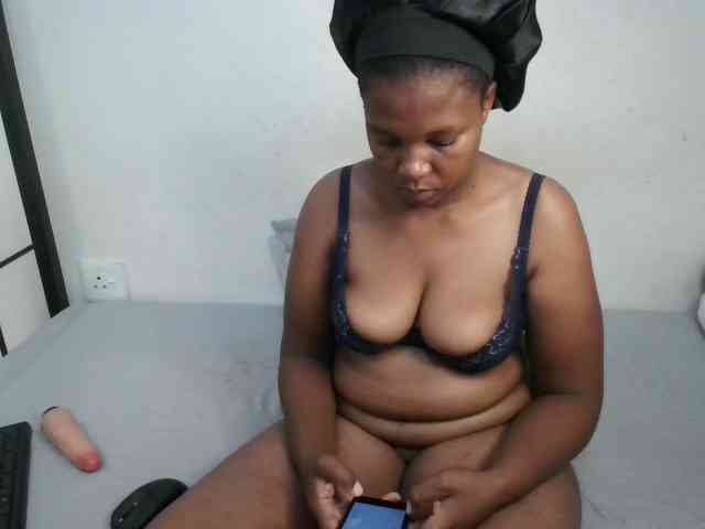 Hotqueenxxx webcam