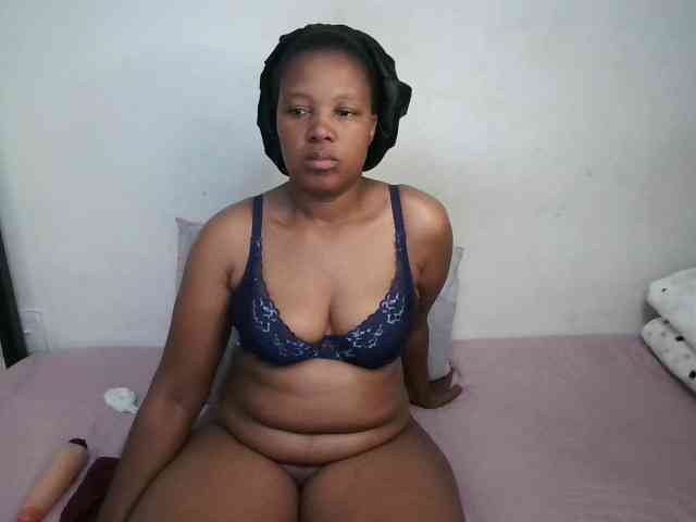 Hotqueenxxx webcam