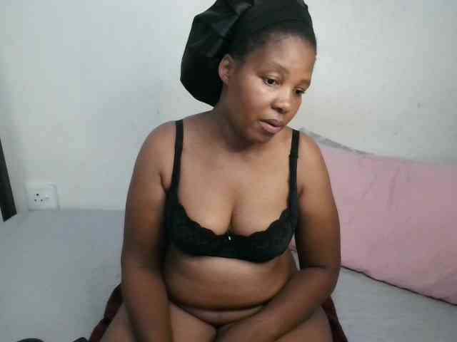 Hotqueenxxx webcam