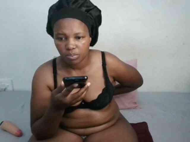 Hotqueenxxx webcam