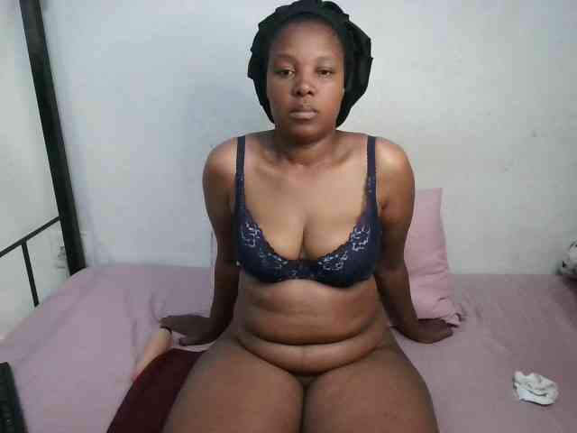 Hotqueenxxx webcam