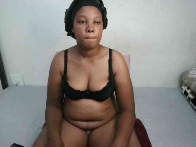 Hotqueenxxx webcam