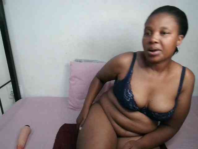Hotqueenxxx webcam