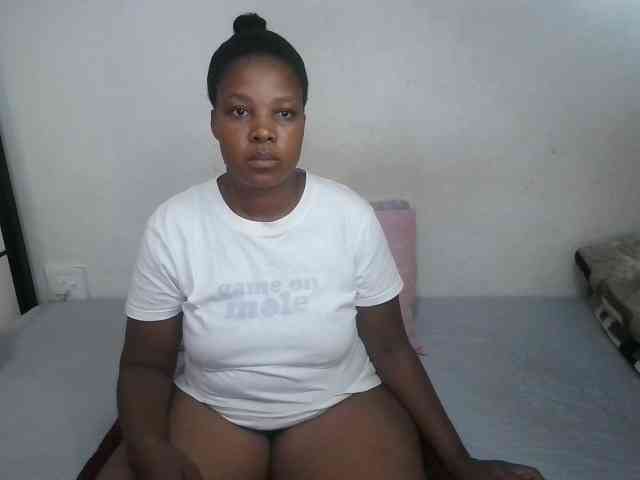 Hotqueenxxx webcam