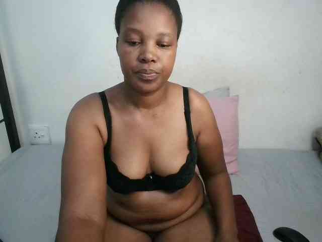 Hotqueenxxx webcam