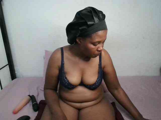 Hotqueenxxx webcam