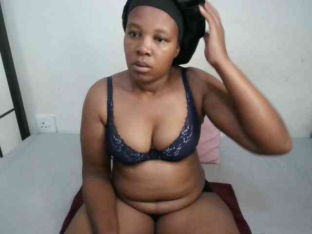 Hotqueenxxx webcam