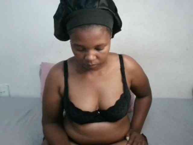 Hotqueenxxx webcam