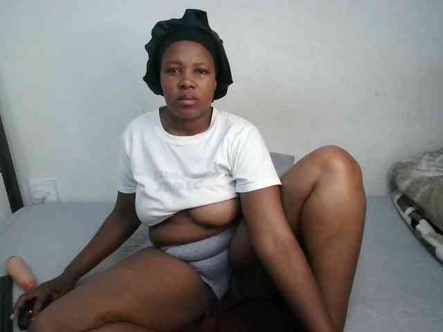 Hotqueenxxx webcam