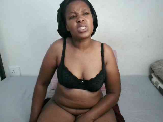 Hotqueenxxx webcam