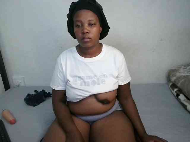 Hotqueenxxx webcam