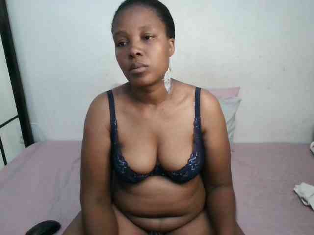 Hotqueenxxx webcam