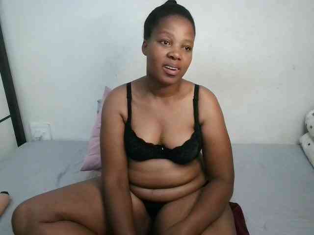 Hotqueenxxx webcam