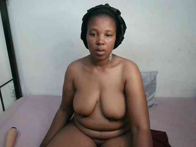 Hotqueenxxx webcam