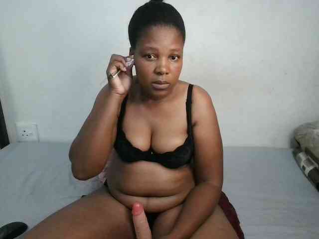 Hotqueenxxx webcam