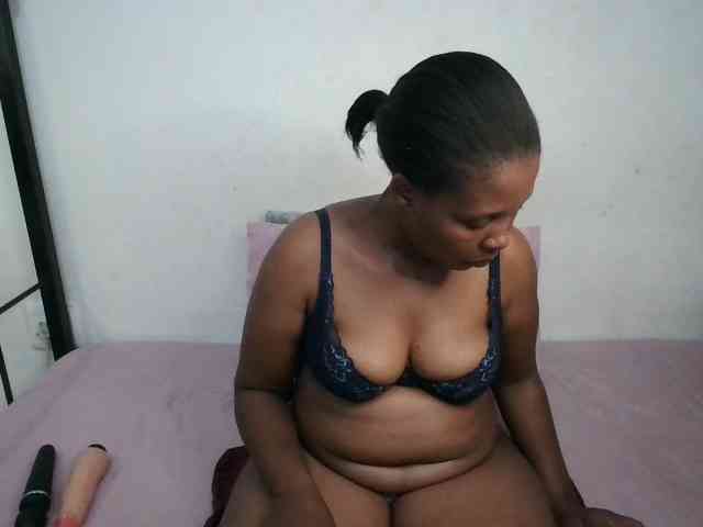 Hotqueenxxx webcam