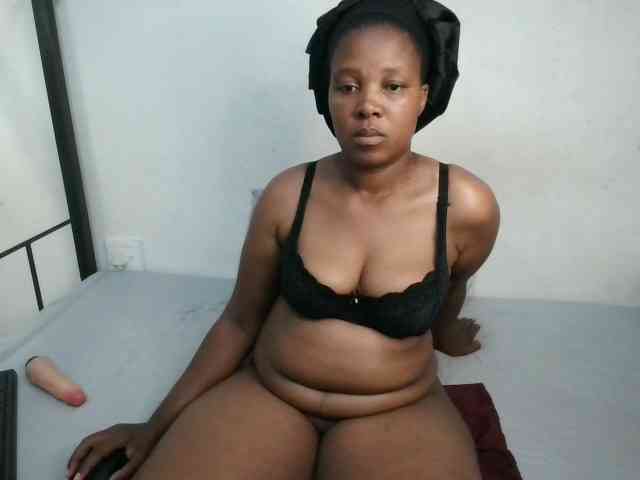 Hotqueenxxx webcam