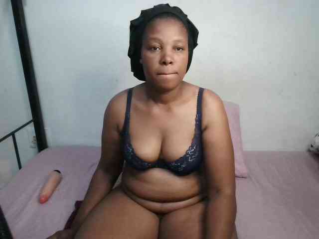 Hotqueenxxx webcam