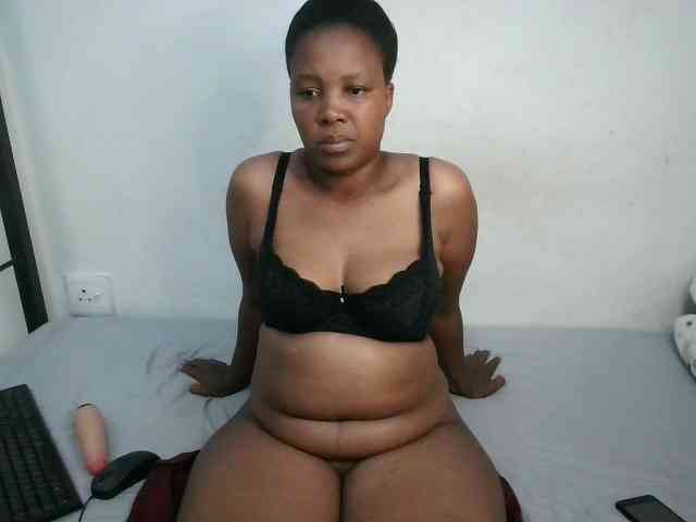 Hotqueenxxx webcam