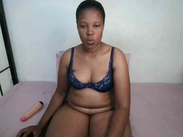 Hotqueenxxx webcam