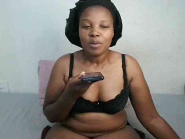 Hotqueenxxx webcam