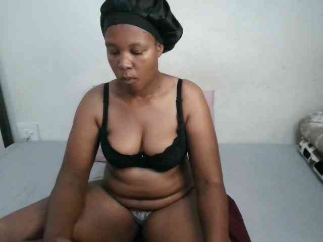 Hotqueenxxx webcam