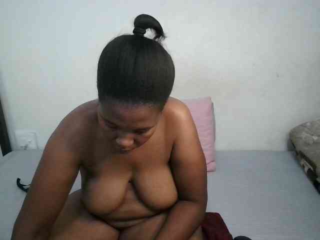 Hotqueenxxx webcam