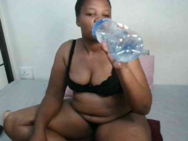 Hotqueenxxx webcam