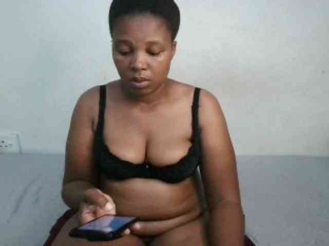 Hotqueenxxx webcam