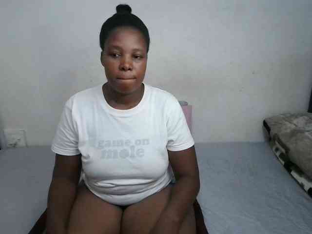 Hotqueenxxx webcam