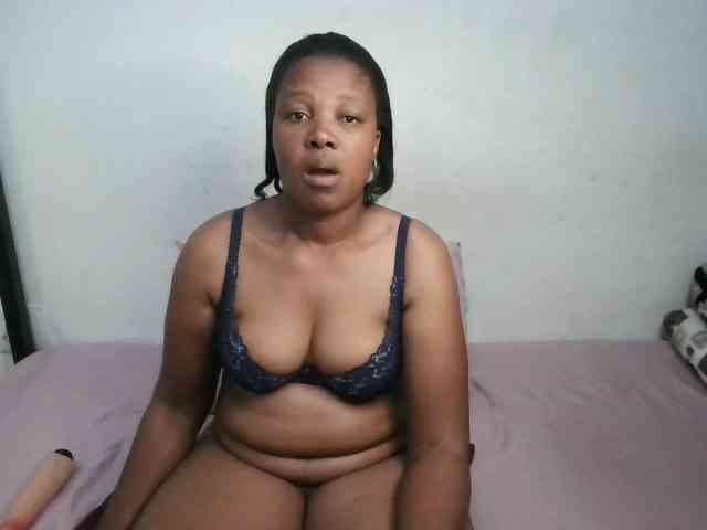 Hotqueenxxx webcam