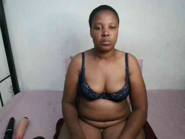 Hotqueenxxx webcam