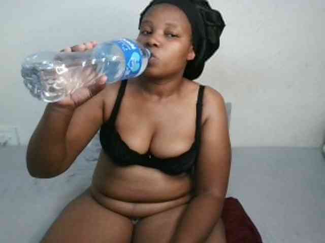 Hotqueenxxx webcam