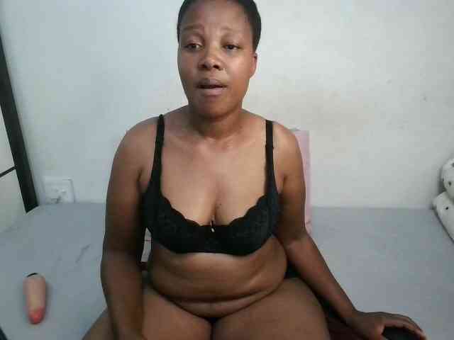 Hotqueenxxx webcam