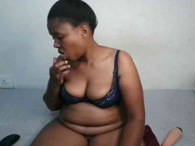 Hotqueenxxx webcam