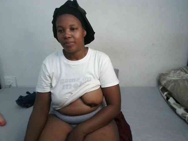 Hotqueenxxx webcam