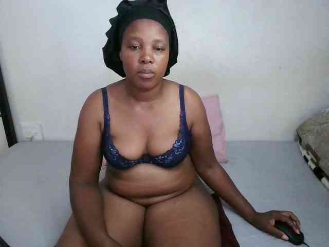 Hotqueenxxx webcam