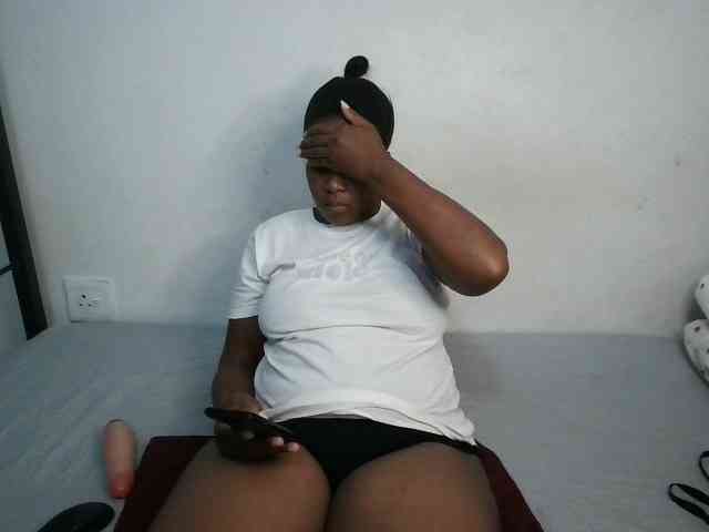 Hotqueenxxx webcam