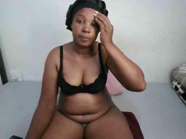 Hotqueenxxx webcam