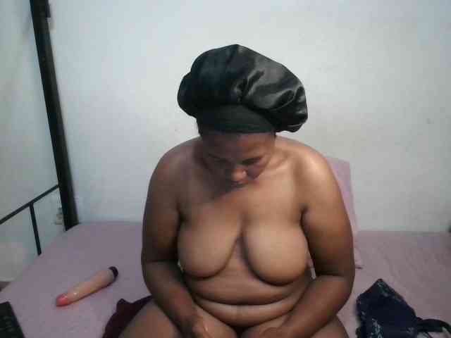 Hotqueenxxx webcam