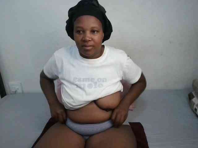 Hotqueenxxx webcam